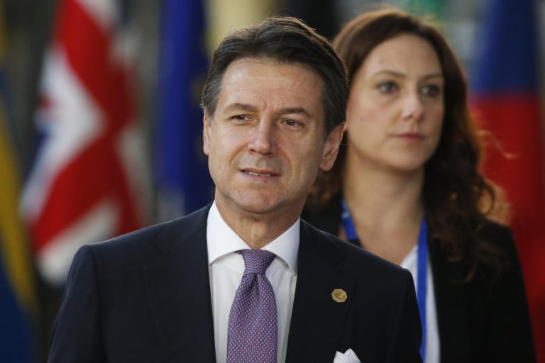 GOVERNO ITALIANO MANTÉM ORÇAMENTO APESAR DAS CRÍTICAS DE BRUXELAS