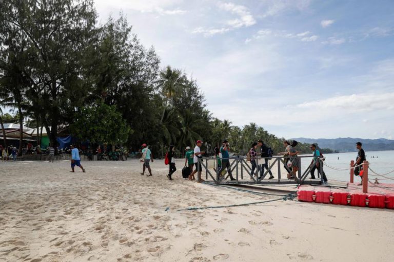 ILHA DAS FILIPINAS REABRE AOS TURISTAS, APÓS SEIS MESES DE ENCERRAMENTO