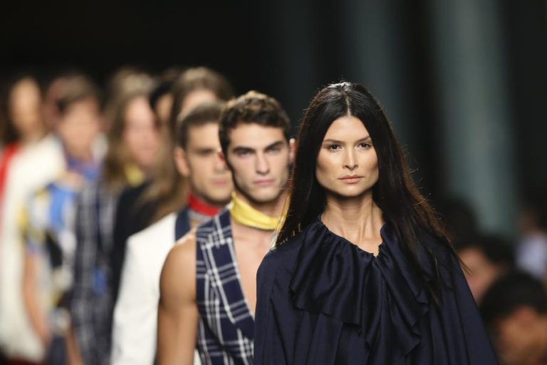 MIGUEL VIEIRA TRAZ COR E ‘POP ART’ E SOPHIA KAH CONQUISTA COM PEÇAS À MÃO NO SEGUNDO DIA DO PORTUGAL FASHION