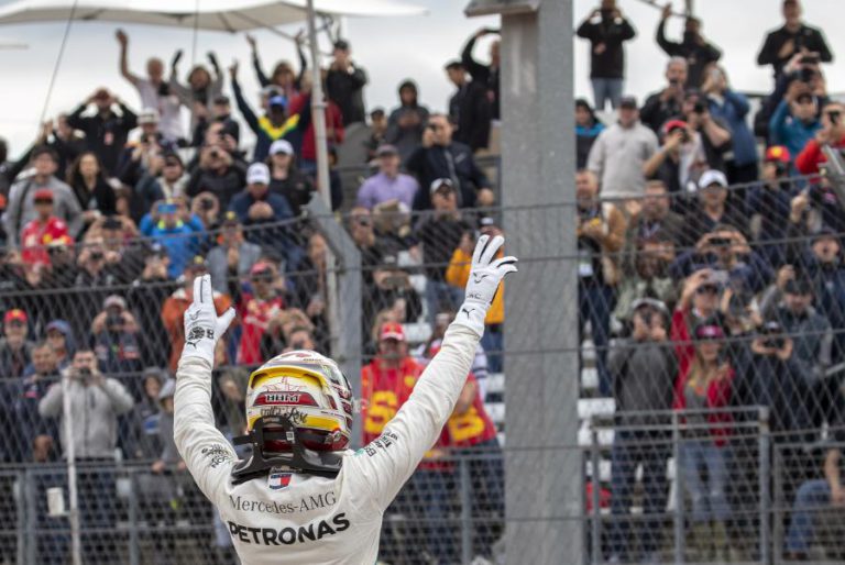 LEWIS HAMILTON CONQUISTA ‘POLE’ NO GP DOS ESTADOS UNIDOS QUE PODE DAR TÍTULO NA F1