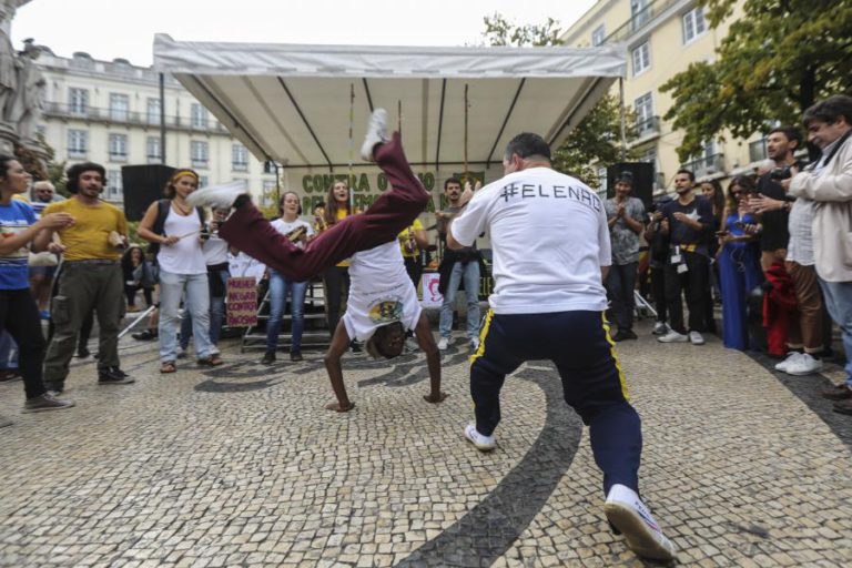 DEZENAS DE PESSOAS CONCENTRAM-SE EM LISBOA “CONTRA O ÓDIO” NO BRASIL