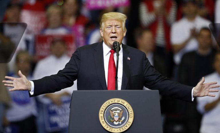 TRUMP CONDENA ENGENHOS EXPLOSIVOS ENVIADOS E CRITICA HOSTILIDADE DOS MEDIA