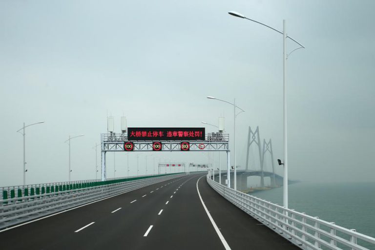 UNIVERSIDADE DE MACAU VAI AJUDAR NA MANUTENÇÃO DA MEGA PONTE QUE LIGA A HONG KONG