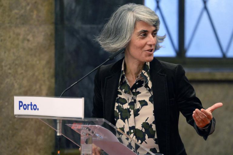 MINISTRA DA CULTURA DEFENDE PROJETO DA “BIBLIOTECA MÓVEL ADAPTADA AO SÉCULO XXI”