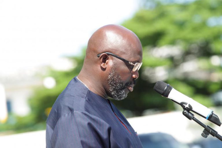 PRESIDENTE DA LIBÉRIA DETERMINA ACESSO GRATUITO AO PRIMEIRO CICLO UNIVERSITÁRIO