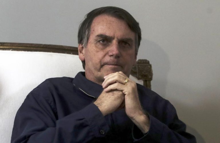 BOLSONARO PROMETE DEFENDER CONSTITUIÇÃO, DEMOCRACIA E LIBERDADE