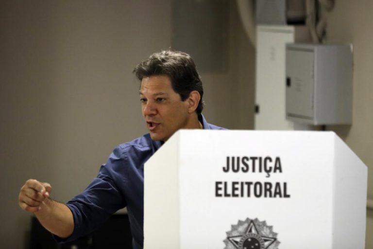AMBIENTE PESADO E SILÊNCIO NA SEDE DE CAMPANHA DE FERNANDO HADDAD