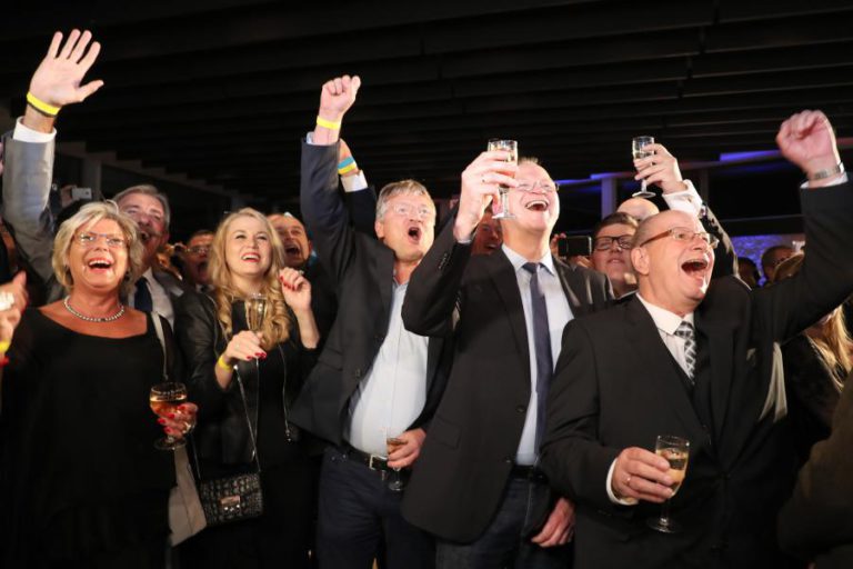 COLIGAÇÃO DE MERKEL PERDE E EXTREMA-DIREITA ENTRA NO PARLAMENTO DE HESSE