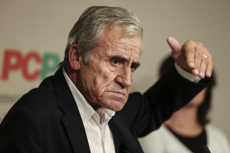 PCP SOLIDÁRIO COM “COMUNISTAS E OUTRAS FORÇAS PROGRESSISTAS E DEMOCRÁTICAS”