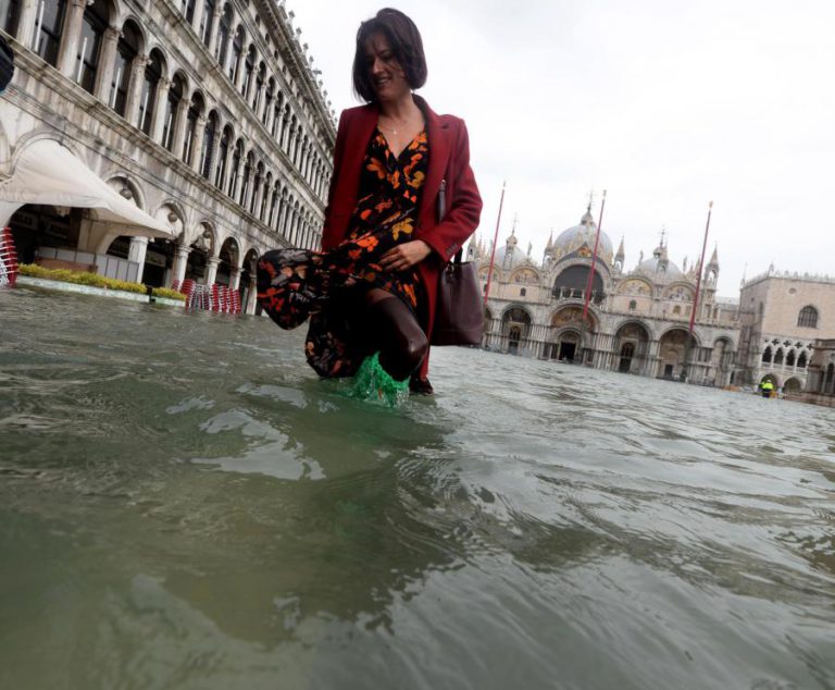 TEMPESTADE EM ITÁLIA FAZ TRÊS MORTOS, SUBMERGE VENEZA E ENCERRA ESCOLAS