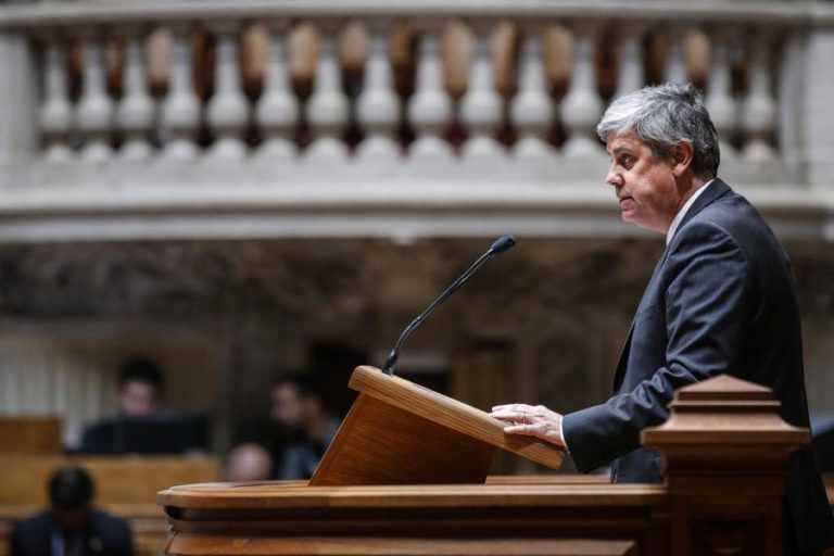 CENTENO DIZ QUE ORÇAMENTO É “HISTÓRICO” E GARANTE “ENORME ALÍVIO FISCAL”