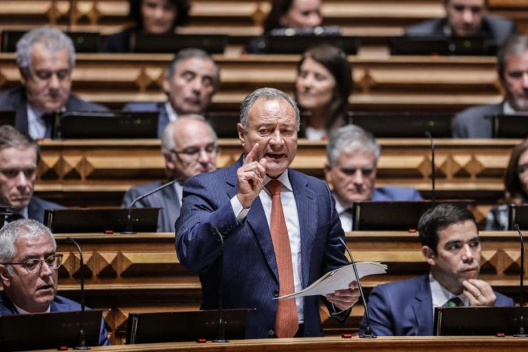 PSD CRITICA “PURA NEGOCIATA ELEITORAL” NO OE2019, PS APONTA REGRESSO “DO DISCURSO DO DIABO”