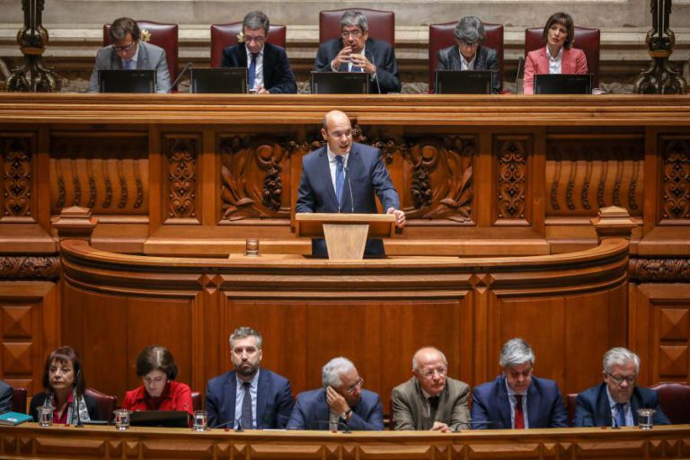 MINISTRO SIZA VIEIRA DEFENDE QUE EMPRESAS ESTÃO MENOS ENDIVIDADAS E MAIS COMPETITIVAS