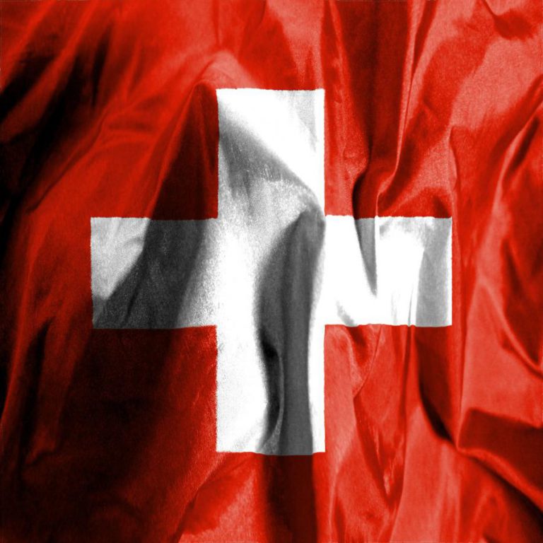 VACAS COM CHIFRES, SÍMBOLO NACIONAL DA SUÍÇA, VÃO A REFERENDO