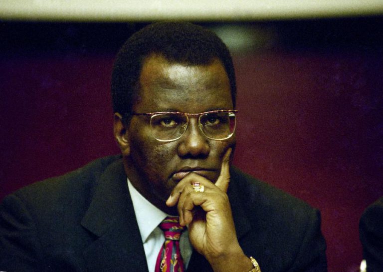 ARQUIVO HISTÓRICO ANGOLANO RECEBE 144 TÍTULOS DE LITERATURA CIENTÍFICA COLONIAL ENTREGUES POR PORTUGAL