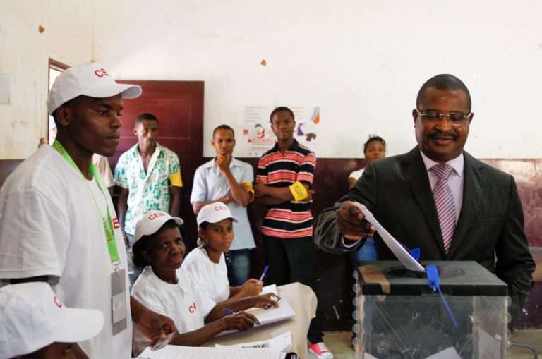 DELFIM NEVES ELEITO NOVO PRESIDENTE DO PARLAMENTO DE SÃO TOMÉ