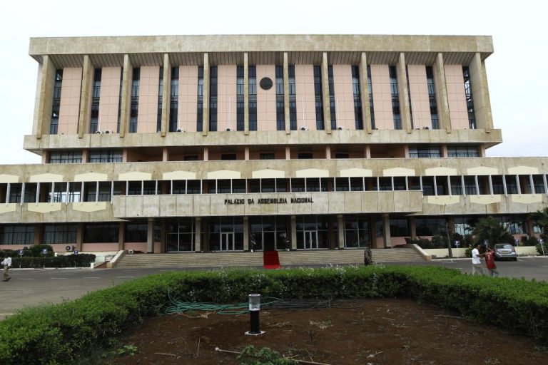 MAIORIA EM CABO VERDE PROPÕE DESTITUIÇÃO DE DEPUTADO ENVOLVIDO EM CONFRONTOS COM COLEGA