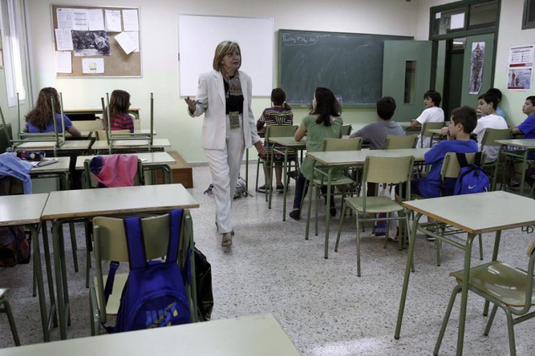 ESQUERDA CHUMBA MANUAIS ESCOLARES GRATUITOS NO ENSINO PRIVADO