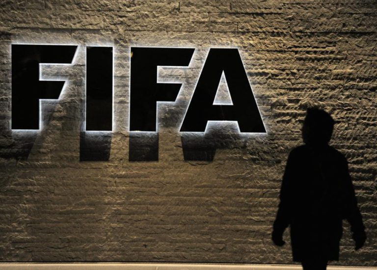 COMISSÃO DE ÉTICA DA FIFA SUSPENDE VICE-PRESIDENTE POR ALEGADA CORRUPÇÃO