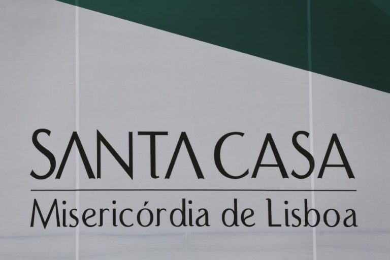 SANTA CASA DEVOLVE 3,2 ME EM CORTES SALARIAIS COM JUROS A 1.110 FUNCIONÁRIOS