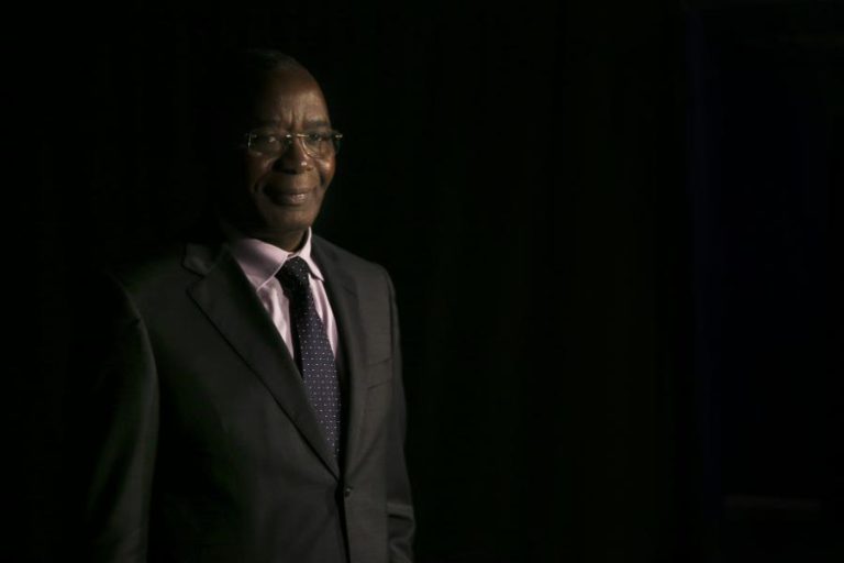 GOVERNOS EM ÁFRICA DEVEM INCLUIR AS VÁRIAS ETNIAS E REGIÕES – EX-PM ANGOLANO