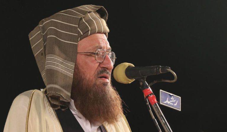 CLÉRIGO PAQUISTANÊS CONSIDERADO “PAI DOS TALIBÃS” MORTO EM ATAQUE COM FACA