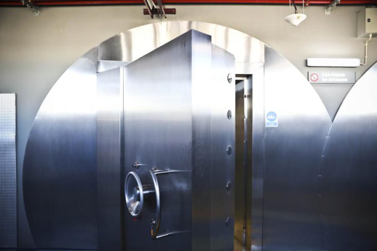 BRUXELAS “CONVIDA” GOVERNO A UTILIZAR GANHOS COM BDP E CGD PARA BAIXAR DÍVIDA