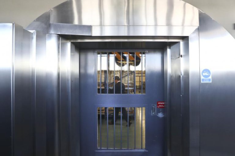 MILITARES SEM REMUNERAÇÃO PELA SEGURANÇA AO BANCO DE PORTUGAL NO CARREGADO