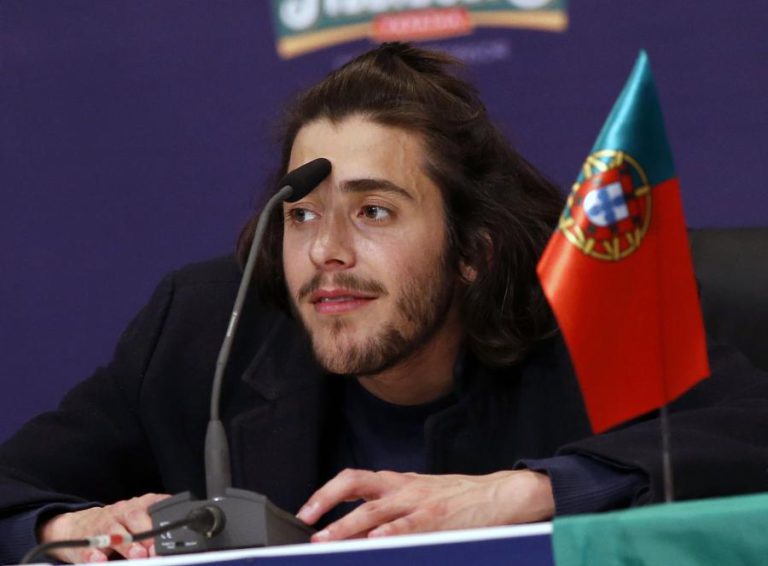 “AMAR PELOS DOIS”, “GRÂNDOLA” E “FOI DEUS” NO “CANCIONEIRO DA UNIÃO EUROPEIA”