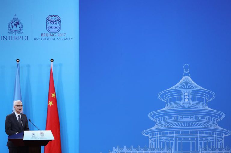 INTERPOL DIZ QUE DEVE ACEITAR DEMISSÃO DO SEU EX-PRESIDENTE