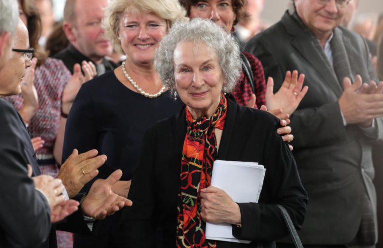 ESCRITORA MARGARET ATWOOD ANUNCIA CONTINUAÇÃO DE “HISTÓRIA DE UMA SERVA”