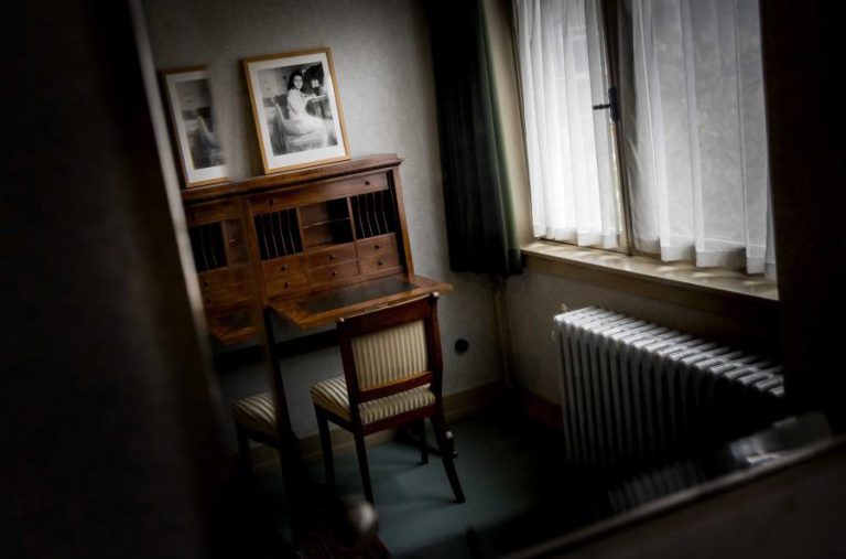 CASA MUSEU ANNE FRANK EM AMESTERDÃO REABRE APÓS REMODELAÇÃO
