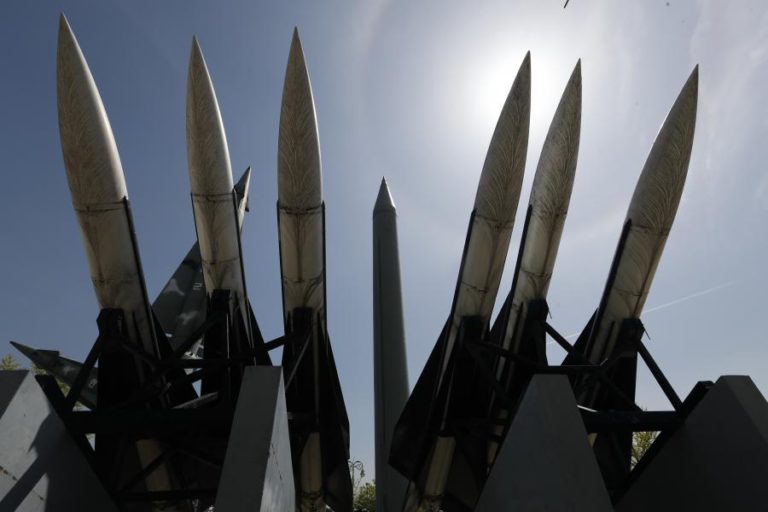 PYONGYANG AMEAÇA RETOMAR O DESENVOLVIMENTO DE ARMAS NUCLEARES DEVIDO A SANÇÕES