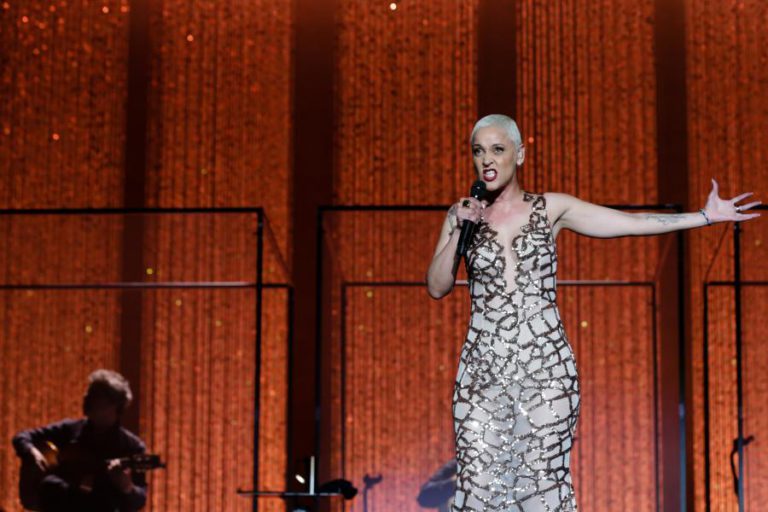 MARIZA GRAVA “PÍDEME” COM A ESPANHOLA VANESA MARTÍN, DISPONÍVEL ‘ONLINE’ NA SEXTA-FEIRA