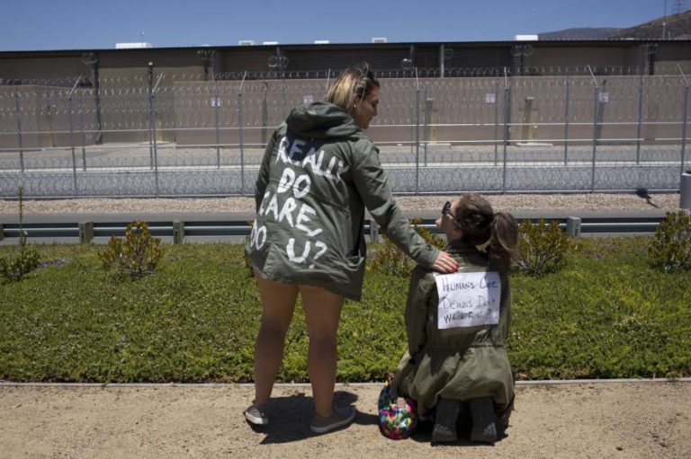 IMIGRANTE GUATEMALTECA RECLAMA 60 MILHÕES DE DÓLARES AOS EUA POR MORTE DA FILHA