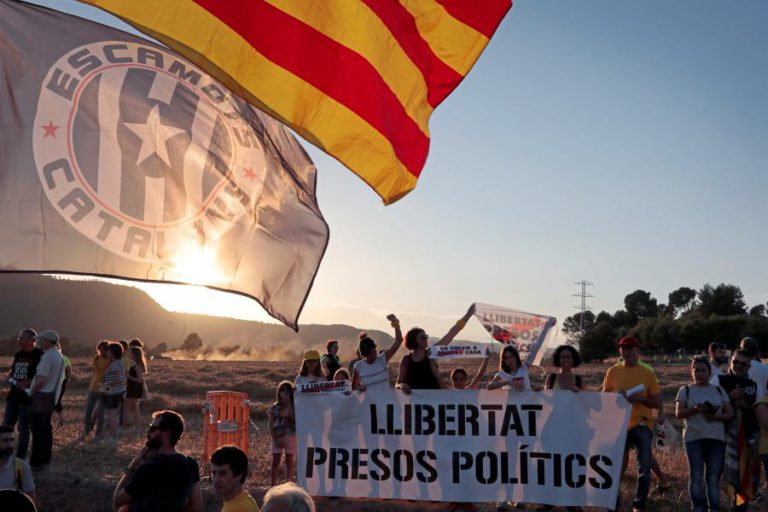 MINISTÉRIO PÚBLICO PEDE PRISÃO ENTRE 16 E 25 ANOS PARA LIDERES INDEPENDENTISTAS DA CATALUNHA
