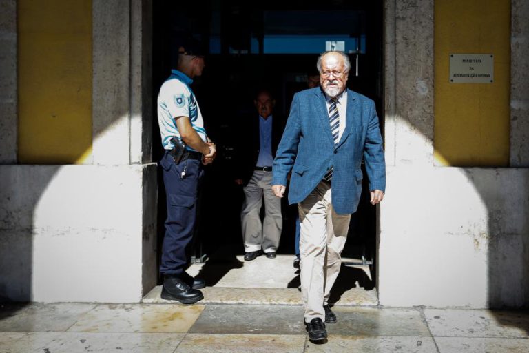 LIGA DOS BOMBEIROS REÚNE-SE COM MAI NA VÉSPERA DE PROTESTO NACIONAL