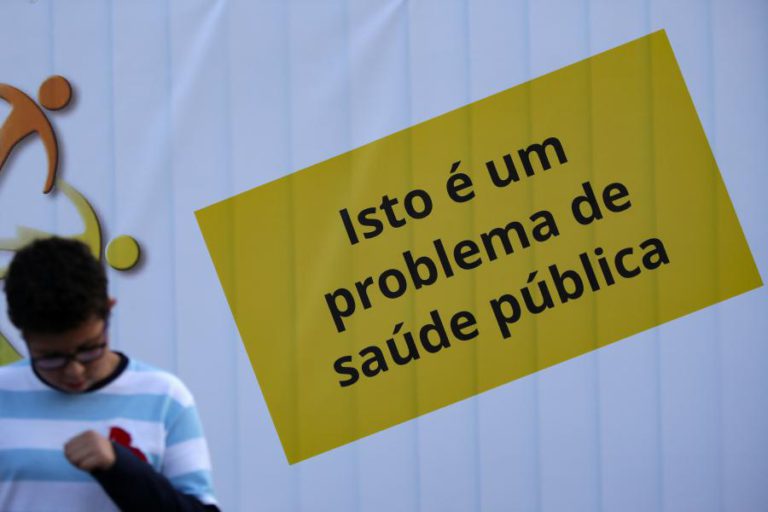 PAIS ACUSAM MINISTRA DE DEIXAR “NA GAVETA” ALA PEDIÁTRICA DO HOSPITAL DE SÃO JOÃO