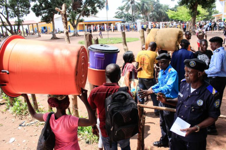 RELATÓRIO ALERTA PARA VULNERABILIDADE DE REFUGIADOS COM VIH/SIDA EM ANGOLA