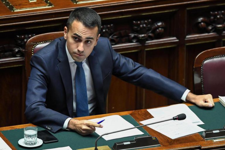 DI MAIO GARANTE QUE A ITÁLIA VAI PERMANECER NA ZONA EURO