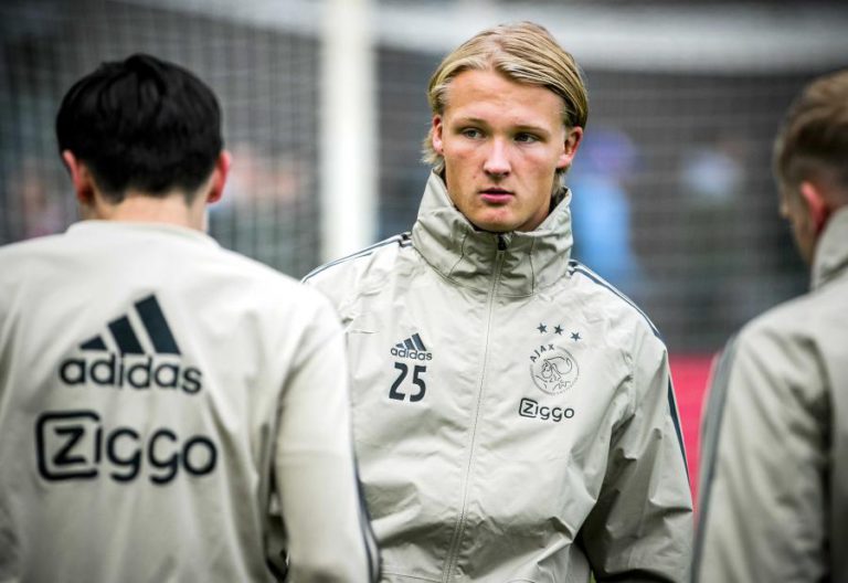 DINAMARQUÊS KASPER DOLBERG RECUPERA E VIAJA COM AJAX PARA LISBOA