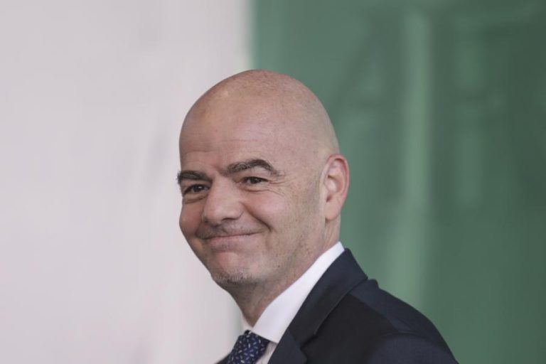 FIFA DIZ QUE NOTÍCIAS SOBRE APOIO A ‘DOPING FINANCEIRO’ VISAM ENFRAQUECER INFANTINO