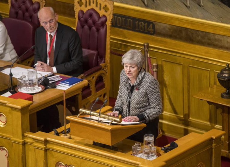 MAY GARANTE AOS SEUS MINISTROS QUE NÃO ACEITA ACORDO “A QUALQUER CUSTO”
