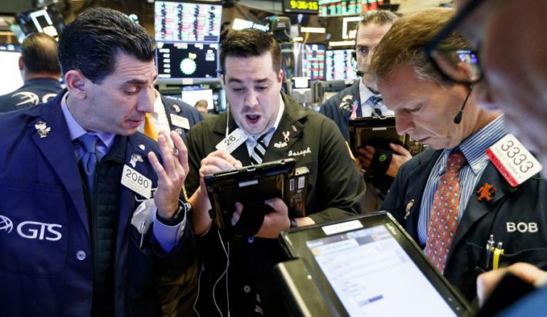 WALL STREET SEGUE EM BAIXA ACENTUADA PENALIZADA POR TECNOLÓGICAS