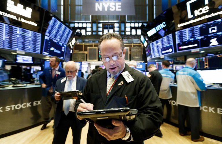 WALL STREET FECHA EM BAIXA POR DEBILIDADE DE EMPRESAS E IMPREVISIBILIDADE DE TRUMP