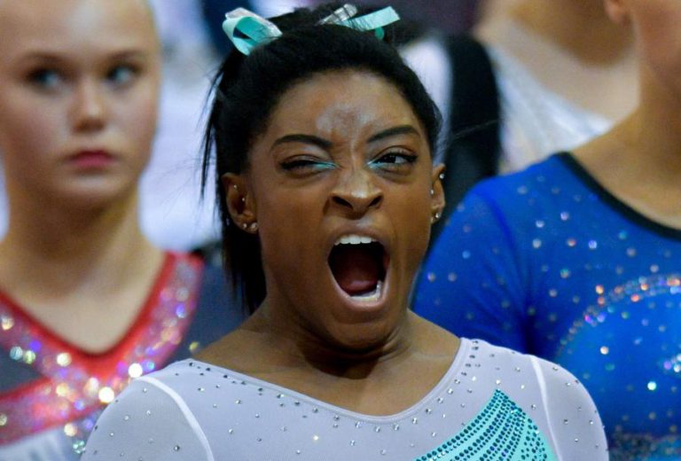 SIMONE BILES PROSSEGUE A ‘LENDA’ E CHEGA ÀS 13 MEDALHAS DE OURO EM MUNDIAIS