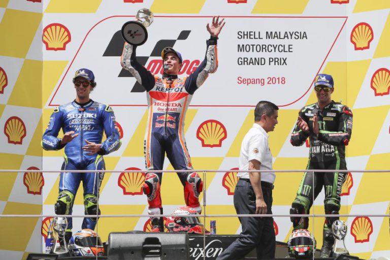 VALENTINO ROSSI ‘OFERECE’ 70.ª VITÓRIA DA CARREIRA A MARC MÁRQUEZ NO GP DA MALÁSIA DE MOTOGP