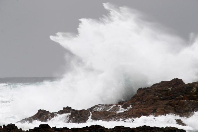 SETE BARRAS FECHADAS E TRÊS CONDICIONADAS DEVIDO À AGITAÇÃO MARÍTIMA