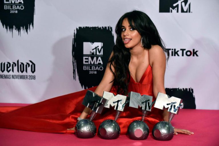 CUBANO-NORTE-AMERICANA CAMILA CABELLO FOI GRANDE VENCEDORA DOS EUROPE MUSIC AWARDS