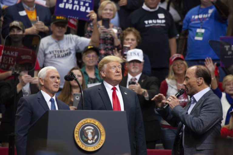 TRUMP CONSIDERA AS ELEIÇÕES COMO UM REFERENDO À SUA PRESIDÊNCIA